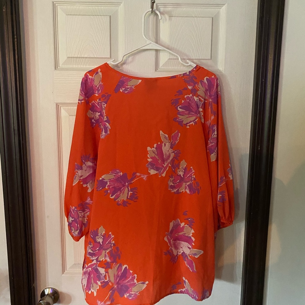 Ladies top - Picture 2 of 4